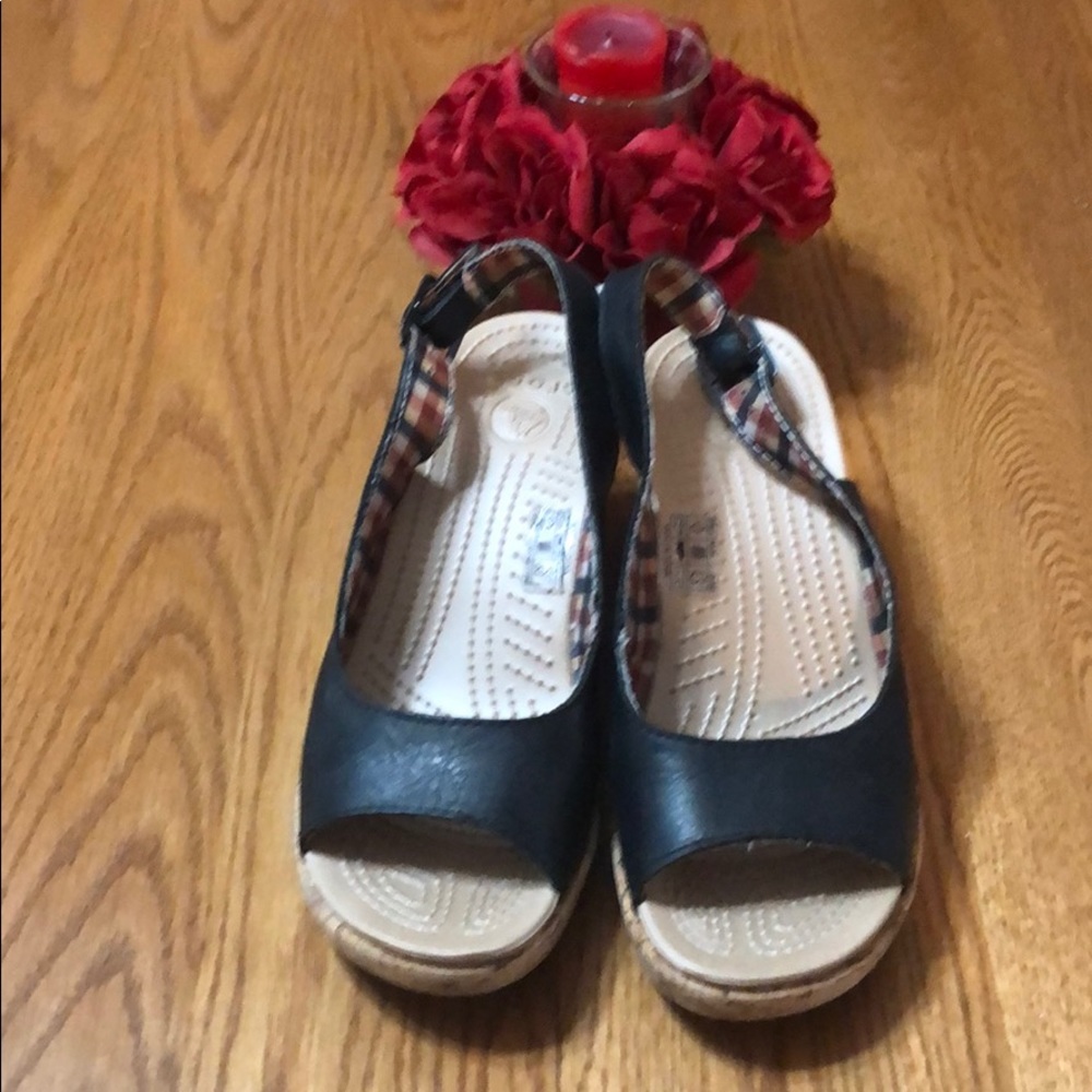 Crocs A Leigh Wedge Heels Size 8
